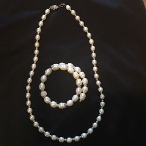 NWOT Pearl necklace and bracelet set.